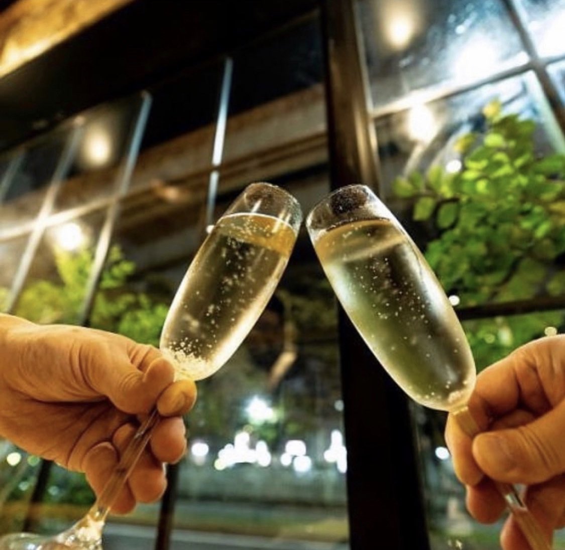 cheers_princess's tweet photo. お洒落空間でcheers🥂✨

ワインやカクテル、ソフトドリンクも、
ドリンクメニュー幅広くたくさんご用意してます🤍

可愛いテーブル、お洒落な内装のなかで
大切な人と乾杯を🥂✨ https://t.co/RAg22eWe4Y