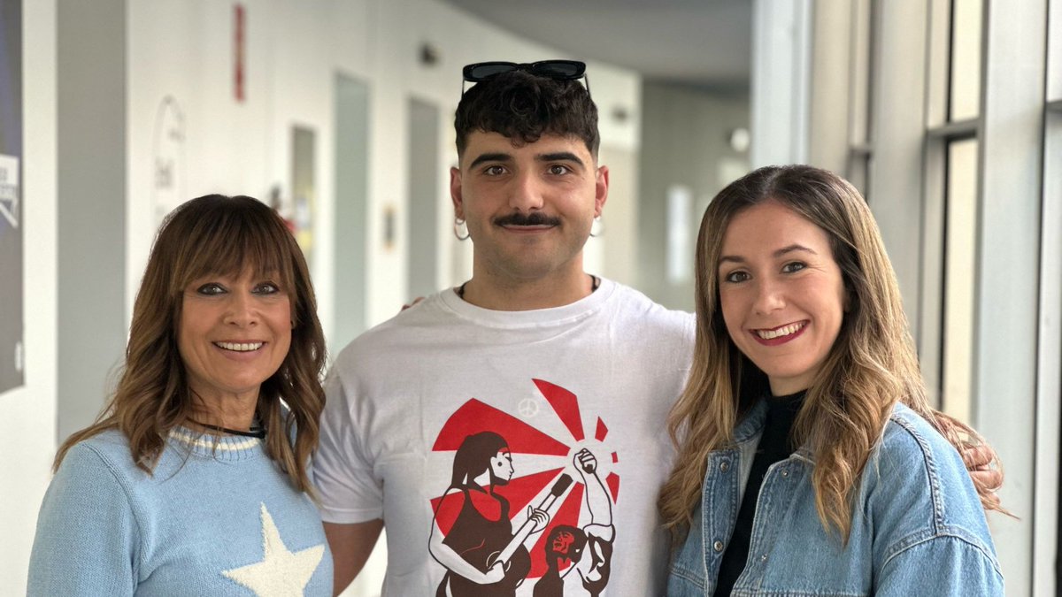 NTCdelMati's tweet photo. ⭐️El protagonista que ens acosta hui @emmatomas_ és @alegriadepoble1, un jove de #Vallada que forma part de la fornada de joves creadors de contingut en valencià en 📲xarxes socials. Un influenciador amant de la 🩷🏔️muntanya.

https://t.co/OpQCAhEBO8 https://t.co/GvnBbfORa9