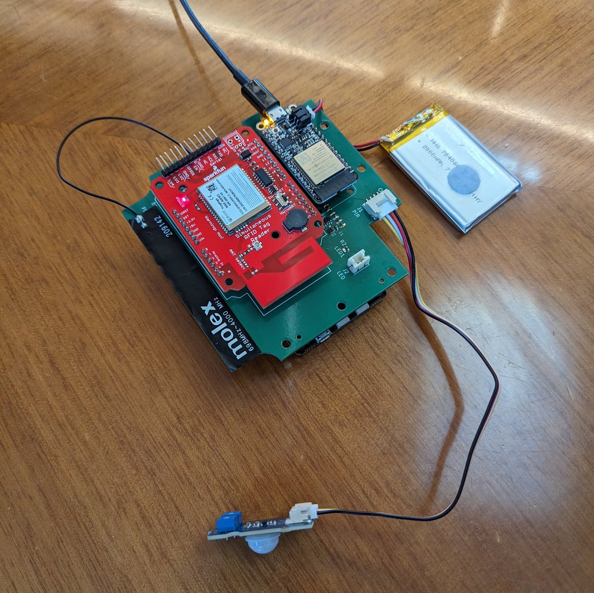 @arribada_i's latest prototype, designed for tracking aid packages in remote and hostile environments! We're using @buildwithblues for connectivity and a long range RFID scanner for picking up UHF tags/stickers on packages. All running on @ZephyrIoT RTOS!