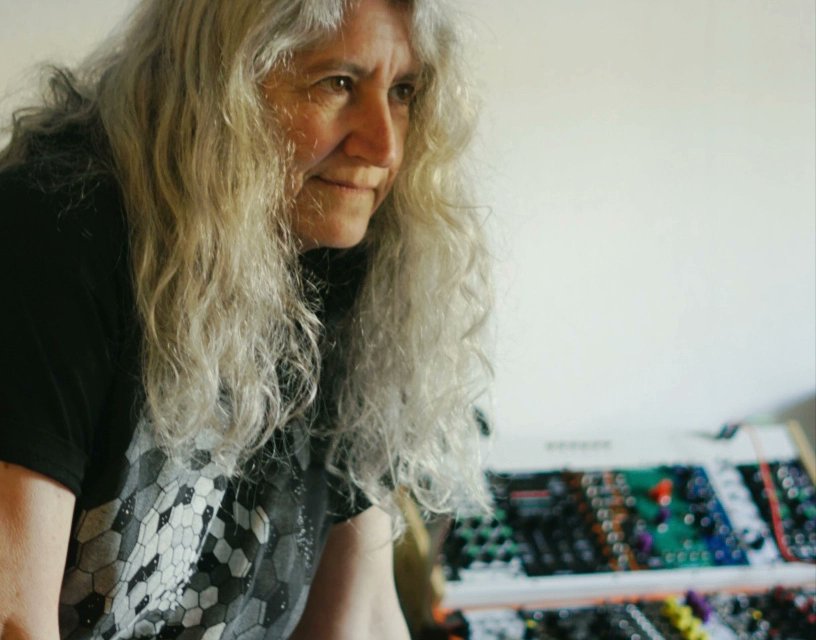 Con apoyo de <a href="/JotDownSpain/">Jot Down Magazine</a> y <a href="/FECYT_Ciencia/">FECYT</a>,  siguen las charlas de <a href="/UniSevilla/">Universidad de Sevilla</a> en <a href="/Bulebar_Cafe/">Bulebar Café</a>: eventociencia.es/eventos/cienci…. El 14 de febrero, a las 20 h., María Luz Montesinos (@OrlandoWWoolf), del <a href="/IBiS_Sevilla/">IBiS</a> y <a href="/Cansiners/">The Cansiners band</a>, hablará de cosas que pasan (o no) en nuestro cerebro.