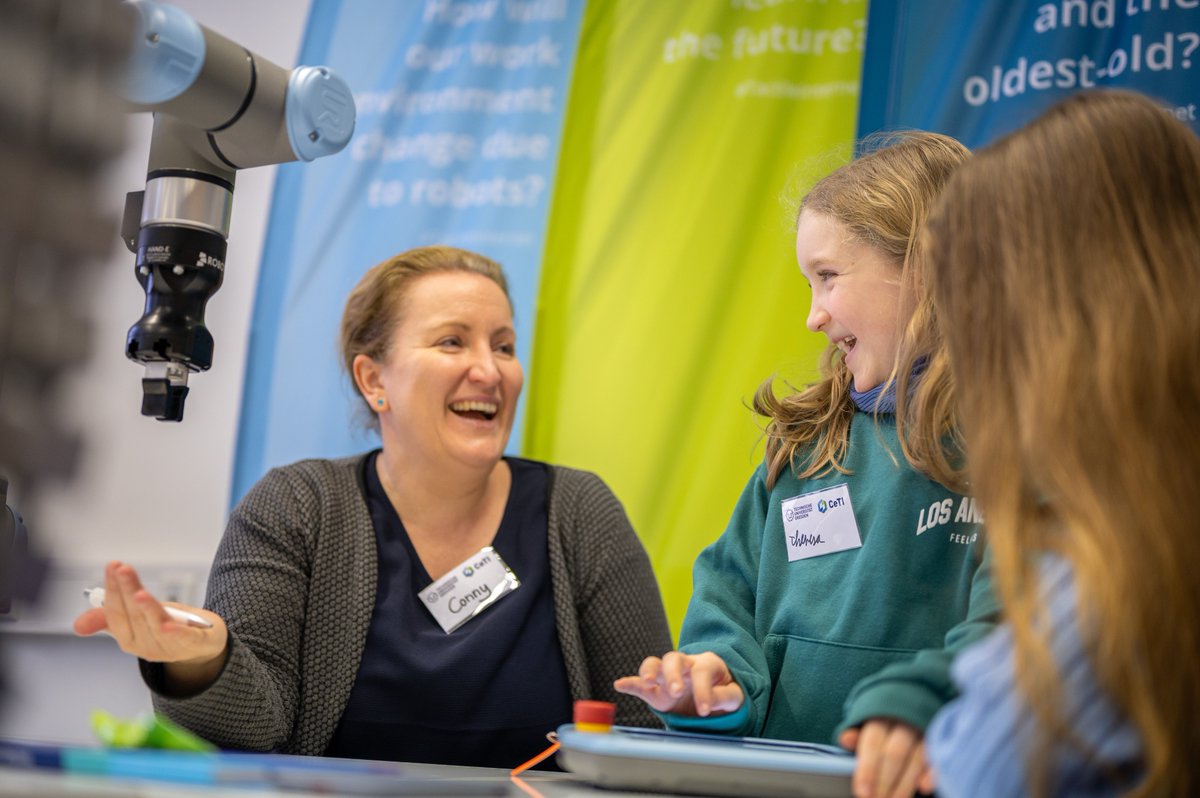 On #WomenInScienceDay, our RoboLab hosted a fantastic mother-daughter a robotics workshop. 👩‍👧💻Young minds and their mothers explored the wonders of #robotics, programming robotic arms! Thanks to @DresdenHtw and Women@DDc Network for the collaboration. @tudresden_de @dfg_public