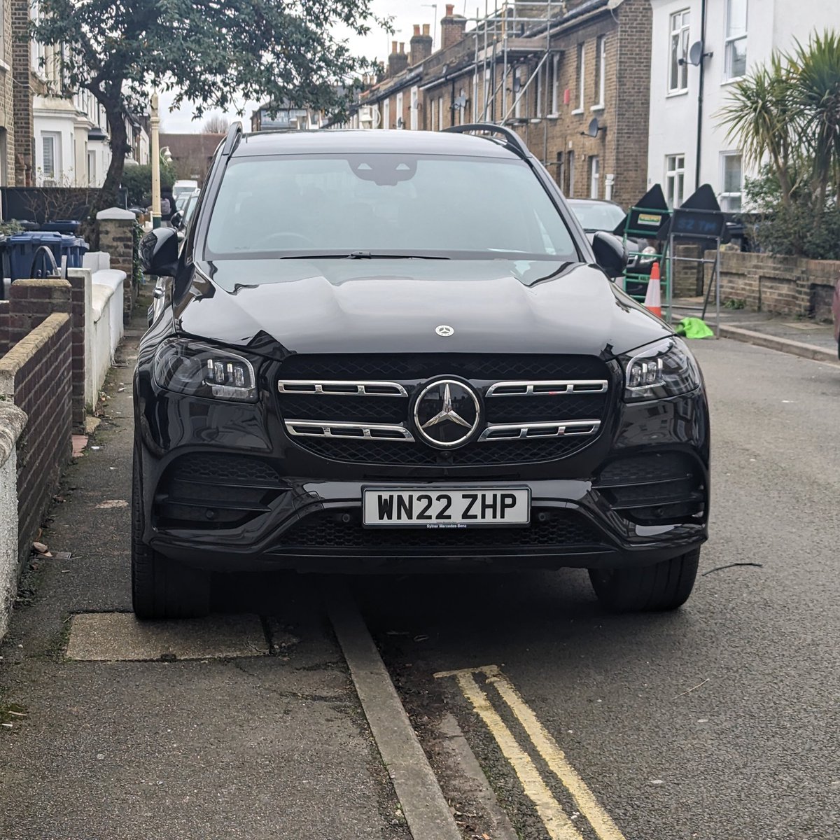 Walking Marky tweet media