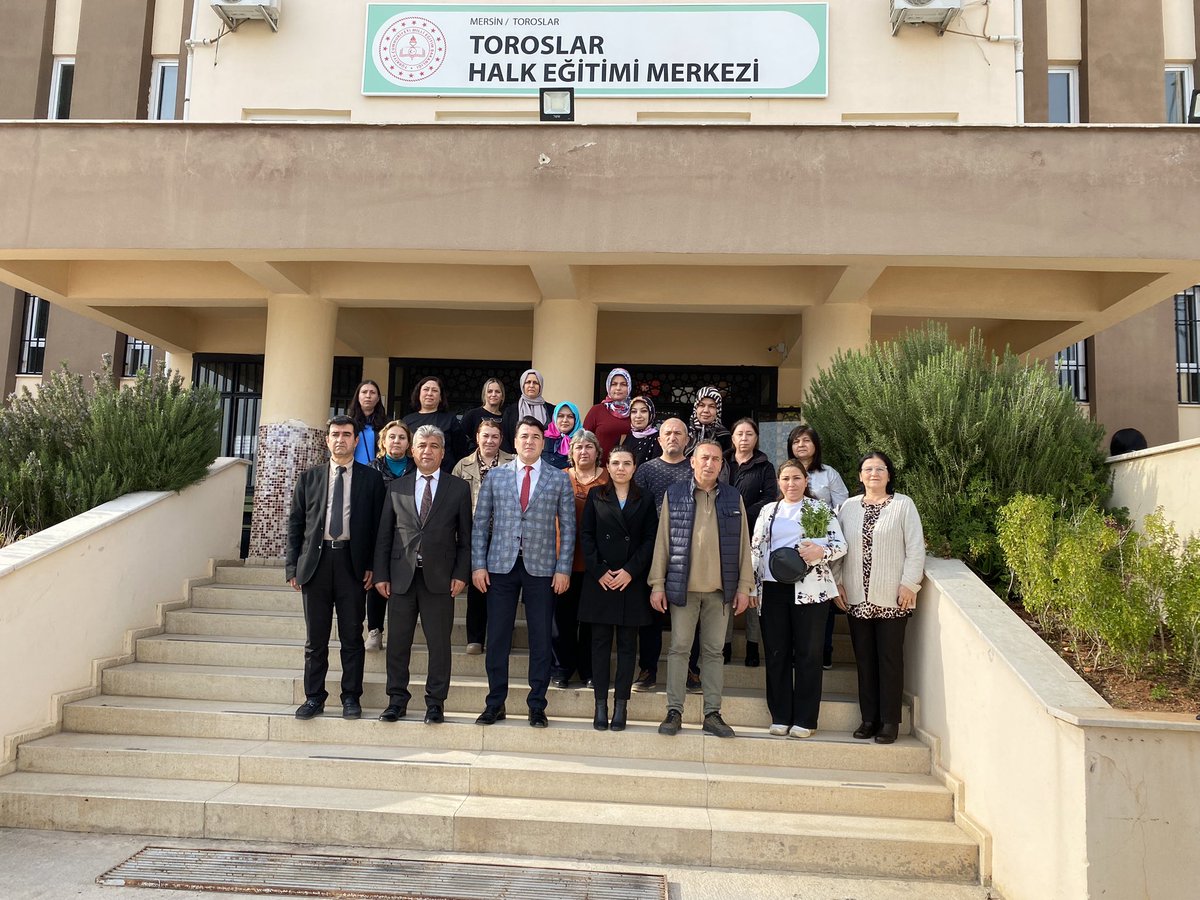 Mersinhayatboyu's tweet photo. Hayat Boyu Öğrenmeden Sorumlu Milli Eğitim Şube Müdürümüz Sn.Bayram DUMAN, #Gazze yardım çantalarının dikim atölyelerini ziyaret ederek incelemelerde bulundu. 

@tcmeb @Yusuf__Tekin @ahpehlivan53 @fazilet_durmus @cengizmete  @mebhbogm @byrmdmn21 https://t.co/7xjl5Igx9e