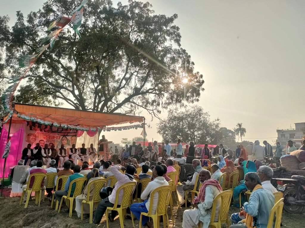 AjayLalluINC's tweet photo. भारत जोड़ो न्याय यात्रा के समर्थन में देवरिया के रामपुर कारखाना में सभा - संवाद। 

@RahulGandhi जी की यात्रा का एक ही मकसद है - न्याय हर देशवासी के लिए। 

आर्थिक, सामाजिक रूप से पिछले 10 सालों में जो असमानता और गैरबराबरी बढ़ी है उससे देश का किसान, नौजवान, छोटा व्यापारी, छात्र सब बुरी तरह प्रभावित और दुखी हैं। यह सरकार मौन है, अपनी कुर्सी को बचाने और नाकामी को छुपाने के लिए धर्म की राजनीति के रथ पर सवार है। यह वह सरकार है जो पूंजीपतियों की यार है। 

मोदी सरकार जायेगी, तभी यह व्यवस्था बदलेगी। और न्याय होगा।