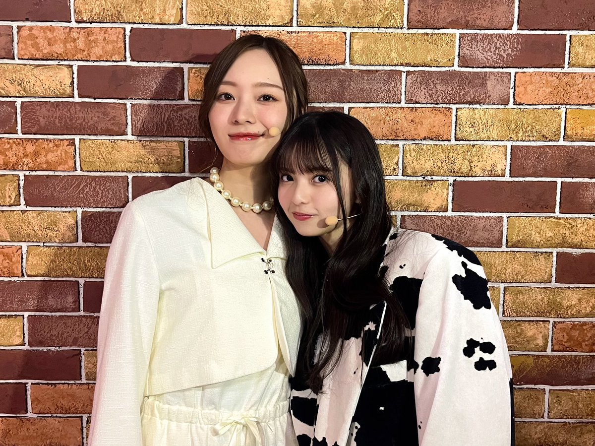 asuka3110_staff's tweet photo. 今夜24:15〜放送の、テレビ朝日「ハマスカ放送部」は、【#ハマスカ生放送部 舞台で起きていた事を色々見せますSP】です🌈

ぜひ、ご覧ください✌️

こちらは、大忙しな舞台裏で撮影した写真です📷💨

https://t.co/WhgkRziw9D

#ハマスカ放送部
#乃木坂46 #梅澤美波
#日向坂46 #小坂菜緒 
#齋藤飛鳥 https://t.co/MdTQQgpdkE