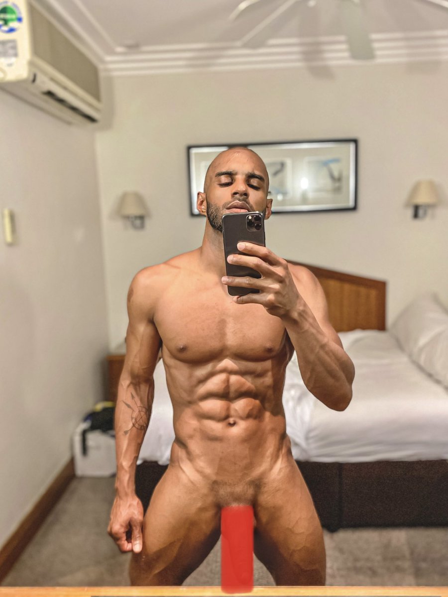 It’s Monday !! And here goes the weekend !! #onlyfan #model #contentcreators  #Ai 🤷🏼‍♂️!!