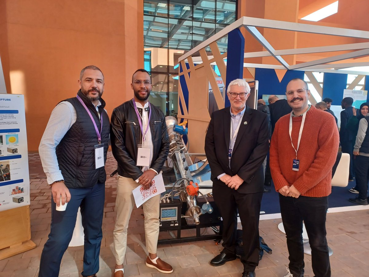 Admiring a working passive DAC machine at @UM6P_officiel with Youssef Belmabkhout @g_Belmabkhout , his group member Ismail Filahi, + @ke_cordova at #scienceweek2024