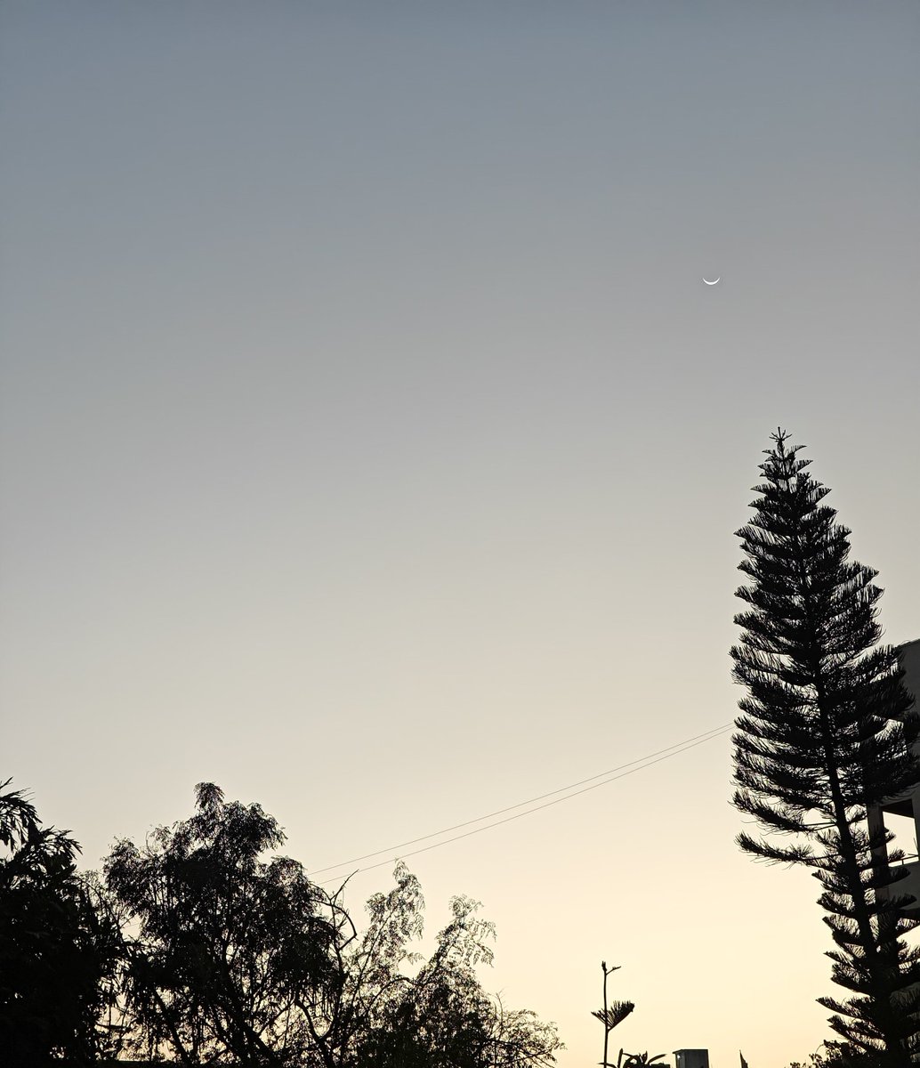 rohitawasthi's tweet photo. Hoga woh chand Eid ka, tum to meri Quran ho. #pickaword https://t.co/QNU3o91Lze
