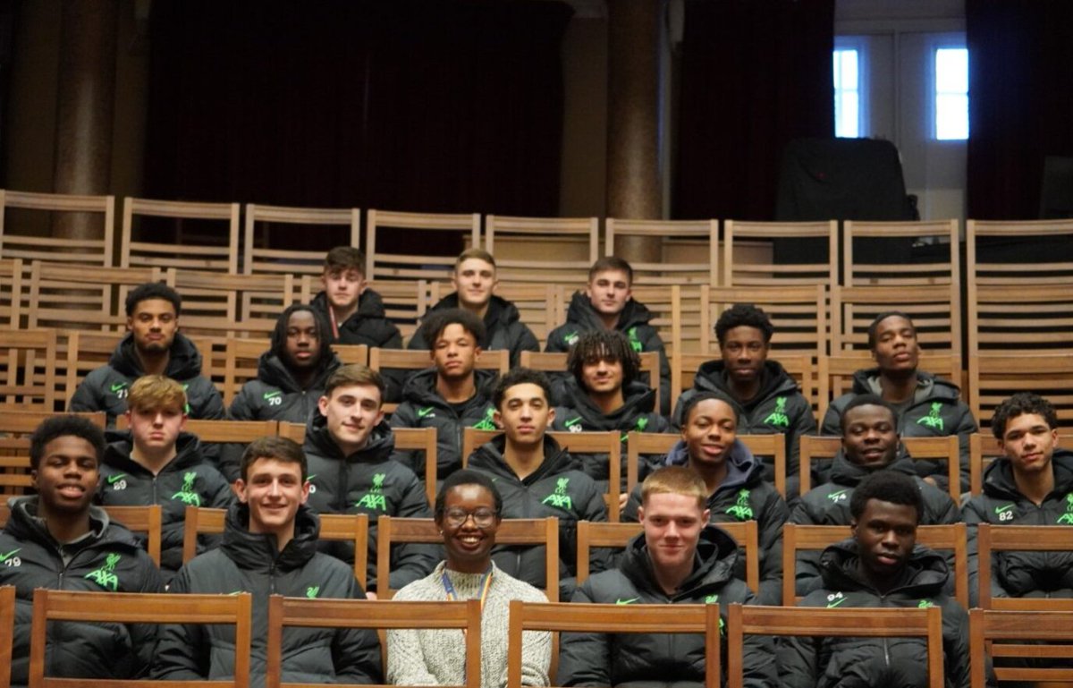 Last week we welcomed @LFC Academy players to campus 🙌 The U18 squad took part in taster sessions across @livuniHSS and attended @LivUniPol lectures with our students to provide them with an insight into university life. Read more here 👉news.liverpool.ac.uk/2024/02/12/liv…