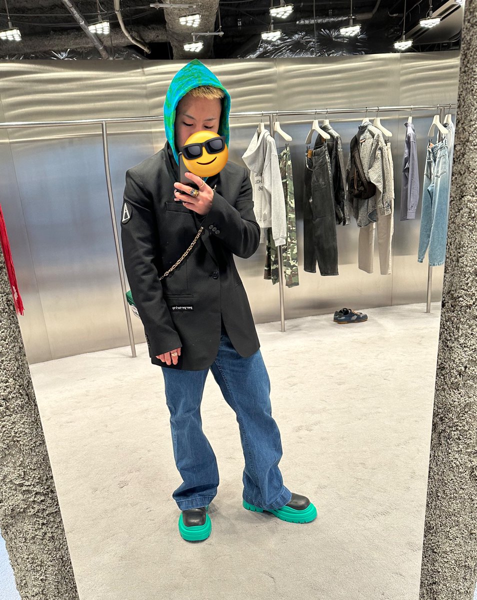 torso_72's tweet photo. アクネ行ってヴェノムサングラス買ってきました https://t.co/3kJM478PEY