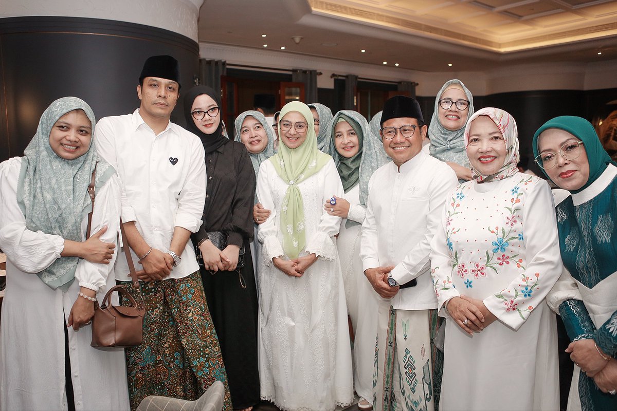nahdiyinbersatu's tweet photo. Doa para Kiai dan Nyai Untuk Pemilu Damai, Jujur dan Adil… al fatihah 🤲

#santri #kiai #pesantren #nahdliyyin #nahdliyyinbersatu https://t.co/LEExJDGwhY
