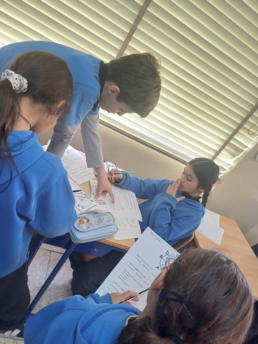 Grade 5 learners discovered the parts of a circle. They watched a video and they solved in groups different sheets about chords, arcs, radius, diameter and the center of a circle. <a href="/FawziehHn/">fawziehhnaini</a> <a href="/MakAishaSchool/">MakAishaSchool</a>