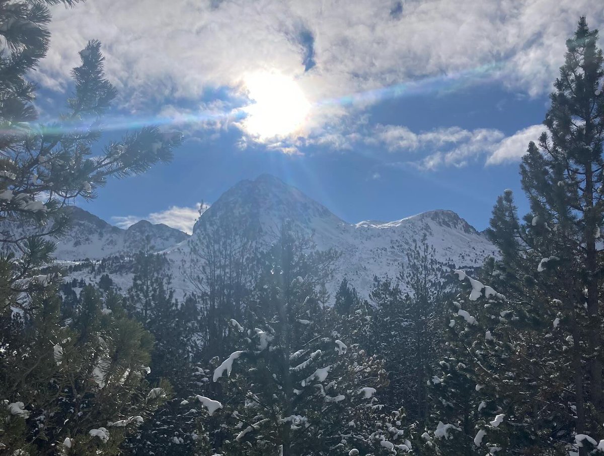 stresserras's tweet photo. Immensitat 🤍🤍 #pessons #grauroig #muntanya @andorraworld_ad @peptomas @meteocat https://t.co/yklQ2ORzTC