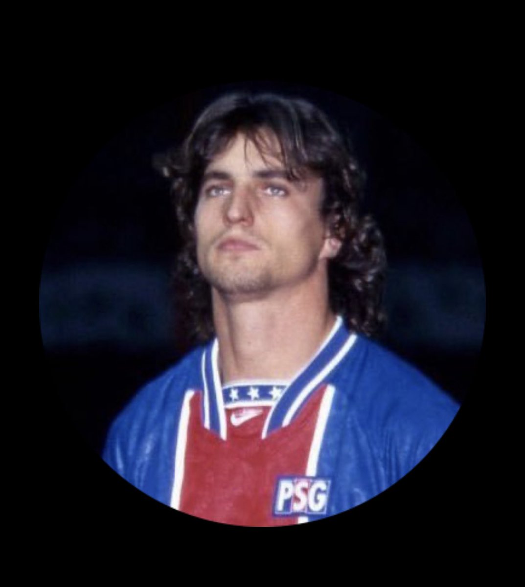 CookieLait's tweet photo. @PerenPessi Ceux qui voient une simple photo d’un joueur du club de merde ont de la chance ( c’est le cul sg ) https://t.co/QC301M91Bn