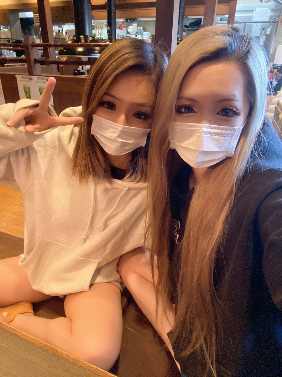 kuchama___'s tweet photo. うちらかれこれ15年以上の仲らしいよ🥴 https://t.co/VKR3cUsvvb