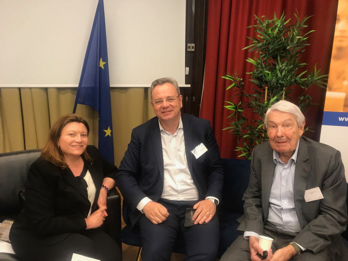 C’était le 26 janvier 2024 Jean-Michel Quatrepoint nous a quitté, la parole juste sans oublier son sens de l'écoute vont nous manquer. Merci Didier G. pour ce cliché <a href="/FREDERICPIERUC1/">FREDERIC PIERUCCI</a> <a href="/CONNECTINGPRO_/">CONNECTINGPROPEOPLE</a>