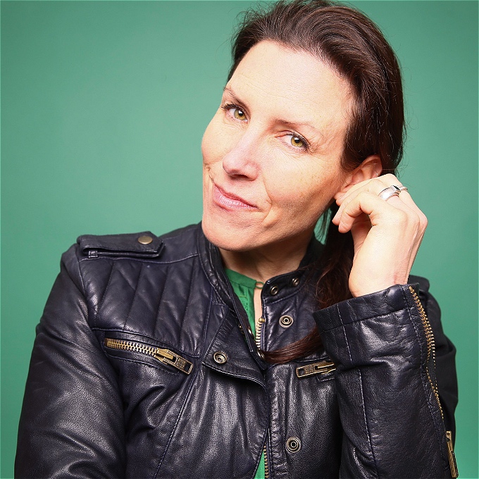 leicestermuseum's tweet photo. Tanya Chainey brings her comedic warts and all one woman show on day release to @LeicsComedyFest!

Join her on the rather dilapidated 'fun' bus, as she navigates her way around life's potholes, speed bumps and general chicanery.

Fri 16 Feb 5.30pm &amp; 8.30pm
https://t.co/OOCDeTAdyZ https://t.co/7JQDkvE75j
