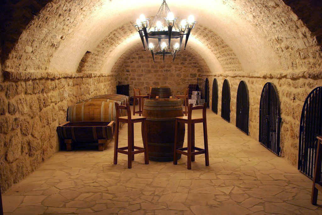 RutaVinoCigales's tweet photo. Hoy te proponemos un plan de Enoturismo, visitar Bodegas Alfredo Santamaría en Cubillas de Santa Marta. Disfruta del vino y los paisajes de @RutaVinoCigales 
#rutadelvinocigales #enoturismo #rutasdelvino #CastillayLeón #rutasdelvinodeEspaña #elenoturismoestádemoda https://t.co/aEjxSsajyE