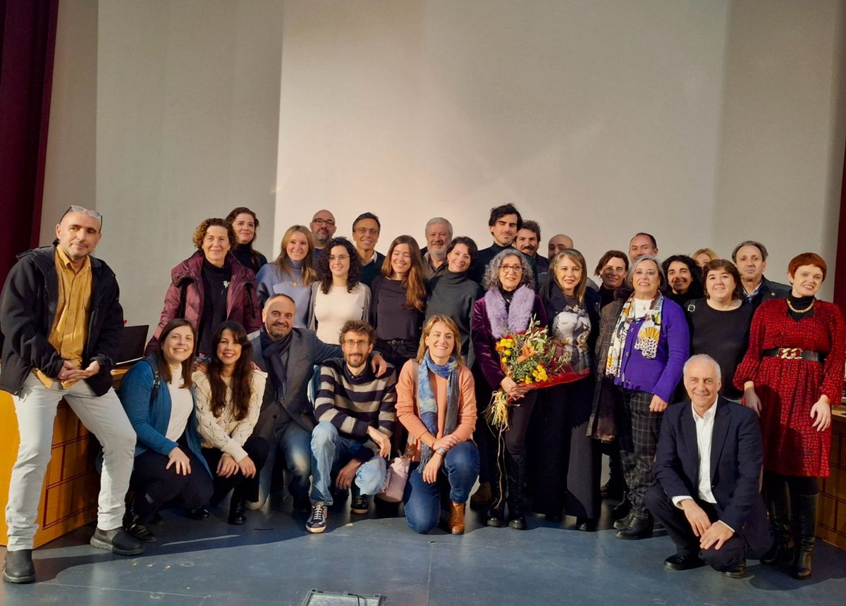 FCom_US's tweet photo. 🎓 Virginia Guarinos ha superado las pruebas para convertirse en catedrática de la Universidad de Sevilla, en el Departamento de Comunicación Audiovisual y Publicidad.

🌟¡Felicidades, Virginia, por este logro!📚 

https://t.co/M8mmNM6BUH https://t.co/zAn0Ja5LgP