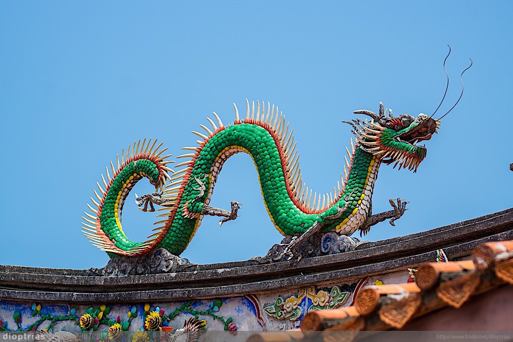 #Taiwanese #Hokkien phrase of the week sin-nî khùai-lo̍k (TRS) sin-nî khòai-lo̍k (POJ) 新年快樂 Happy New Years! photo of the Tainan Dragon by flickr.com/photos/frado76/