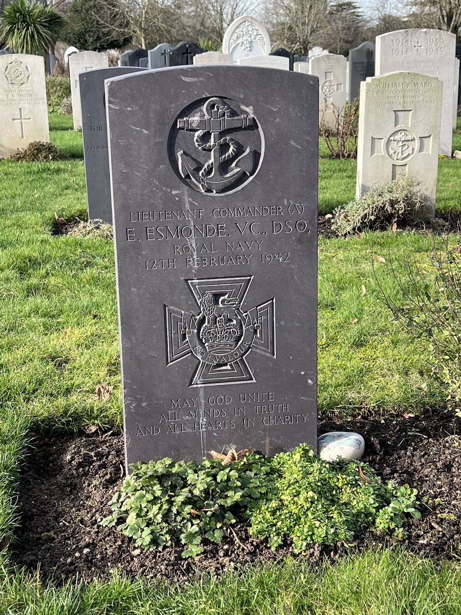 @RevdPye @militaryhistori @MalcolmCGodfrey @AntoineVanner @AC_NavalHistory @MargyMayell @GilesMacDonogh @pirateirwin @oldtoonloon @EdnaKB2 He is buried in Gillingham (Woodlands) Cemetery.