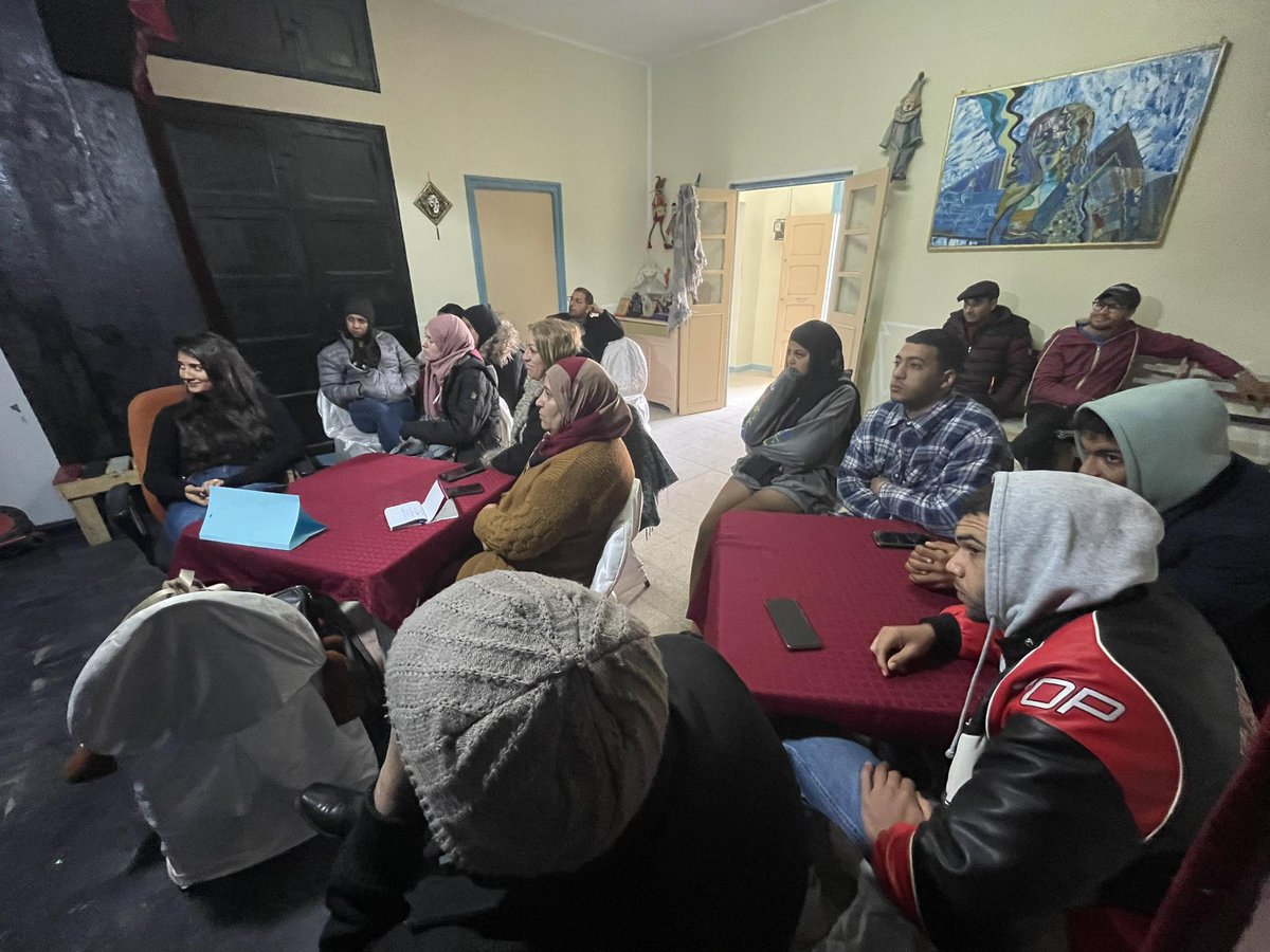 humetna's tweet photo. التقت جمعية حومتنا بشبابها في الجلسة الاولى من النشاط الثامن، من مشروع "شباب فاعل"، ويتمحور النشاط حول تقييم مراحل المشروع، التي انقسمت الى ثلاثة مراحل: المرحلة الاولى دراسة ميدانية، المرحلة الثانية سلسلة تكوينية في مجالات مختلفة، المرحلة الثالثة لقاء مع المسؤولين المنتخبين . https://t.co/WQm61PXUDS