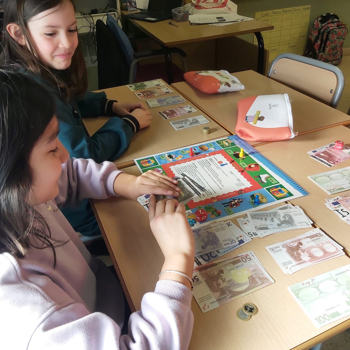ClaretLarraona's tweet photo. En 3º de Primaria practicamos matemáticas con los matijuegos de Emat.
@tekmaneducation
#aprenderjugando #juntosaprendemosmejor #emat #modelog #somosclaretlarraona https://t.co/fBmeiDWQgD
