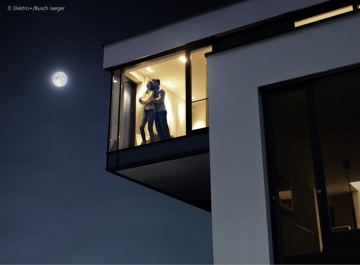 Wer braucht am Valentinstag Rosen, Diamanten oder ein teures Candlelight-Dinner?
Individuell dimmbares Licht, eine anpassbare Playlist und kuschelige Temperaturen sorgen für eine rundum romantische Stimmung. Gesellt sich noch der Mond zur Zweisamkeit, ist der Valentinstag perfekt