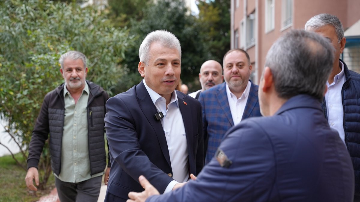 mustafagunydin's tweet photo. Beylikdüzü’nde çalınmadık kapı bırakmayana kadar devam ediyoruz.

Barış Mahalle’mizde bulunan Avkon Site Yönetimi’ni ziyaret ettik. Kıymetli komşularımın fikirlerini ve istekleri dinledim.

Belediyecilik hizmetimizi görevden değil gönülden gerçekleştireceğiz.

#TürkiyeYüzyıl’ı için Hazırız!

#BeylikdüzündeGünaydın