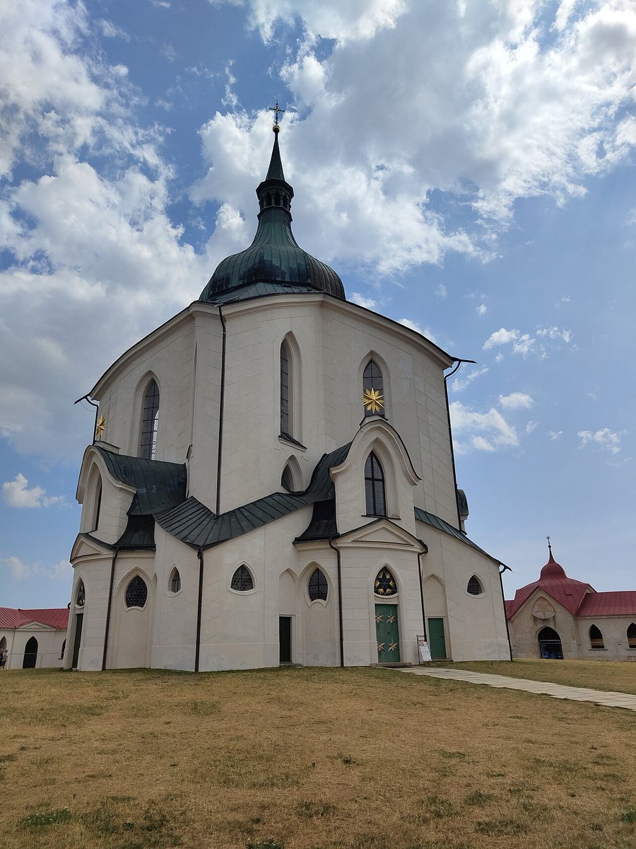 MartinKrejzar69's tweet photo. Dnešní hádanka a tip na výlet č.458 je zámek ve stejnojmenném okresním městě v kraji Vysočina. Zámek vznikl přestavbou cisterciáckého kláštera v r.1784. Původně gotický areál byl barokně upraven Santinim, stejně jako nedaleké poutní místo Zelená hora. Jaký je jeho název na Ž n S? https://t.co/bkRxtxV955