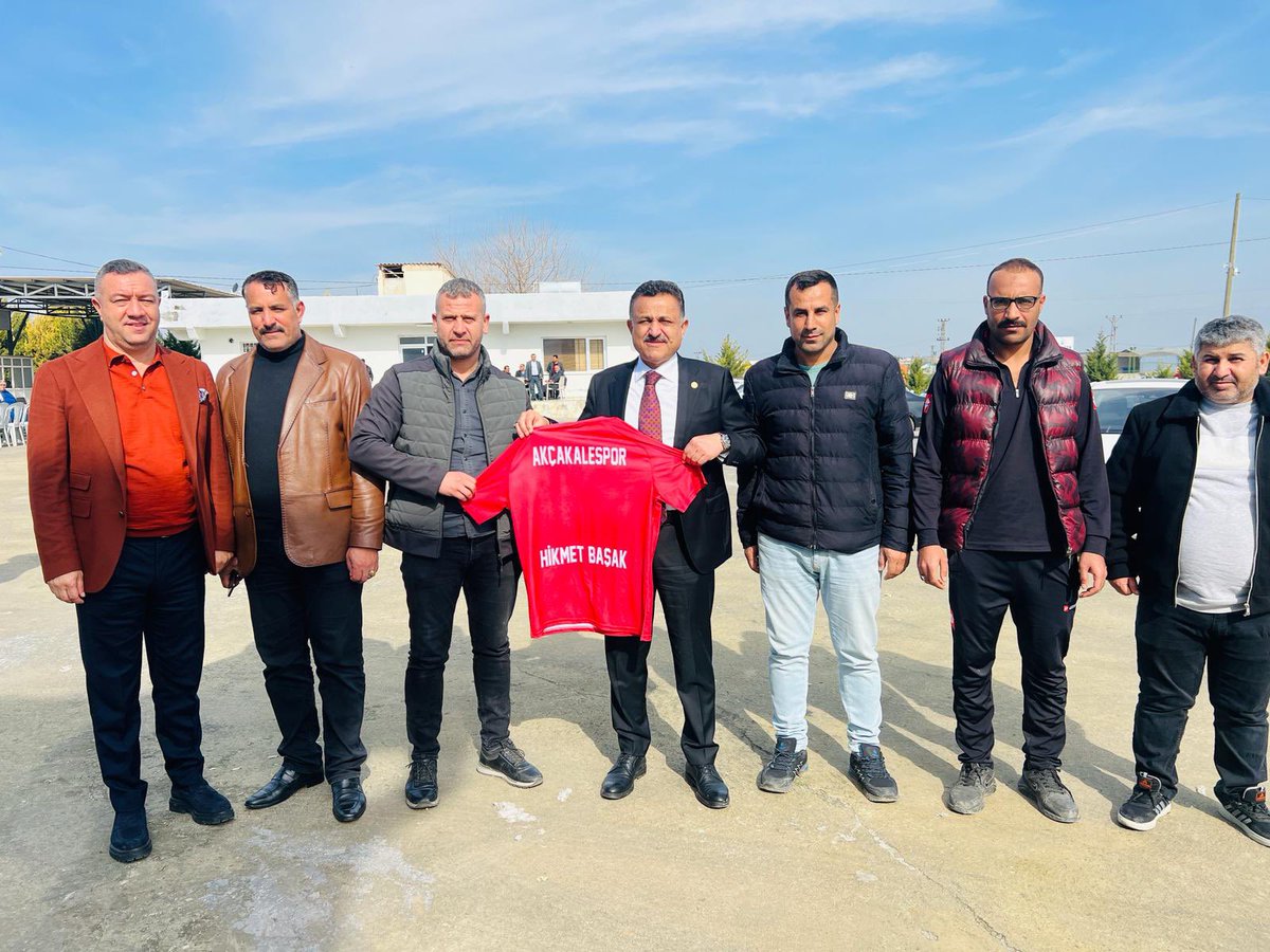 HikmetBasak_63's tweet photo. Akçakale spor Kulüp başkanı Ali Öztürk ve Yönetim kurulu üyeleri bizileri ziyaret etti. Bizlere Akçakale spor formasını hediye ettiler.Nazik Ziyaretlerinden dolayı şükranlarımı sunuyorum. https://t.co/EnlAZTgBPT