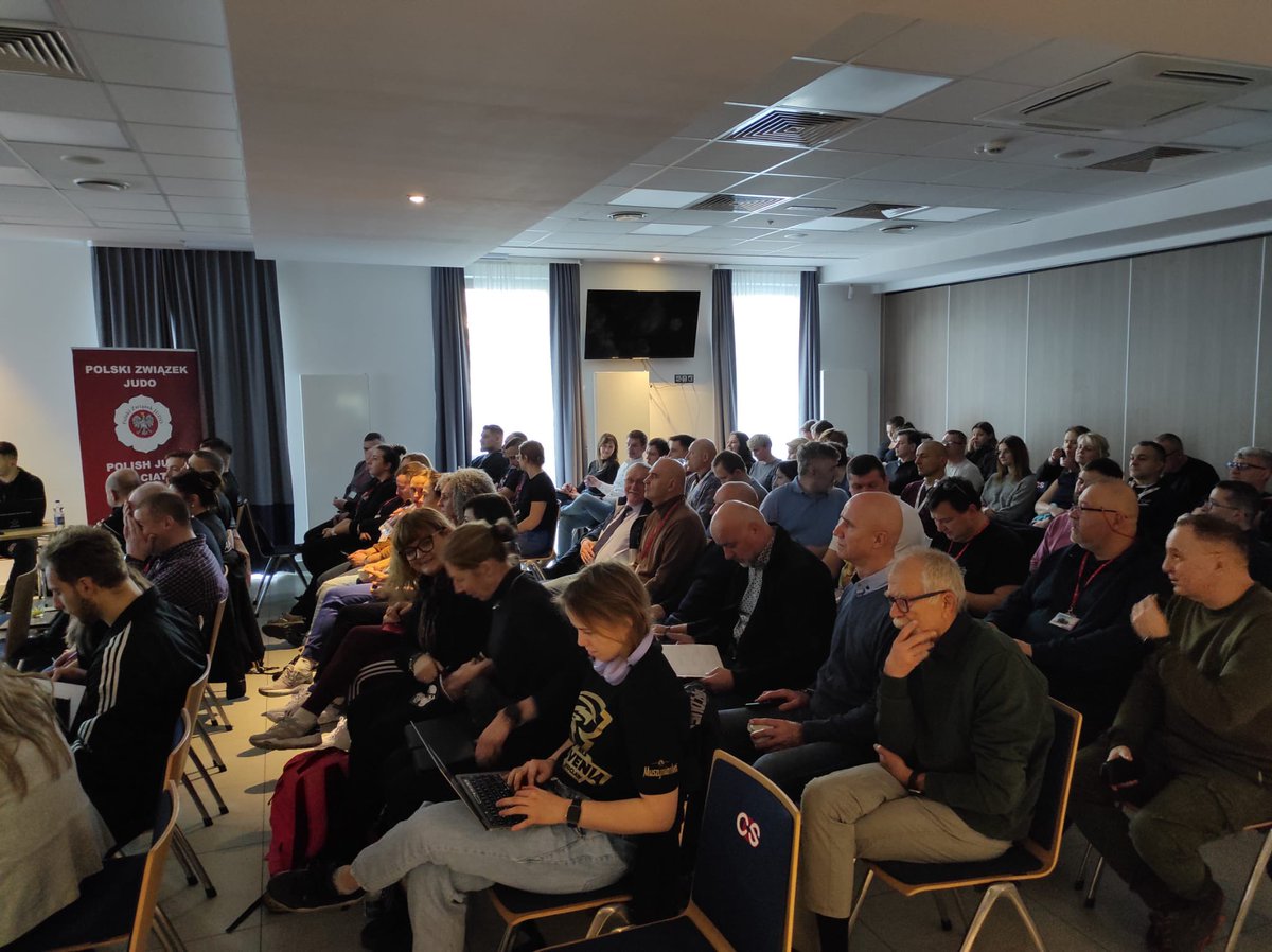 ￼W miniony weekend miał miejsce także kurs dla sędziów Polskiego Związku Judo, który odbył się w Szczyrku. Na kursie weryfikacyjnym omawiane były aktualne przepisy i wytyczne dla sędziów przekazane na seminarium IJF w Gyor.