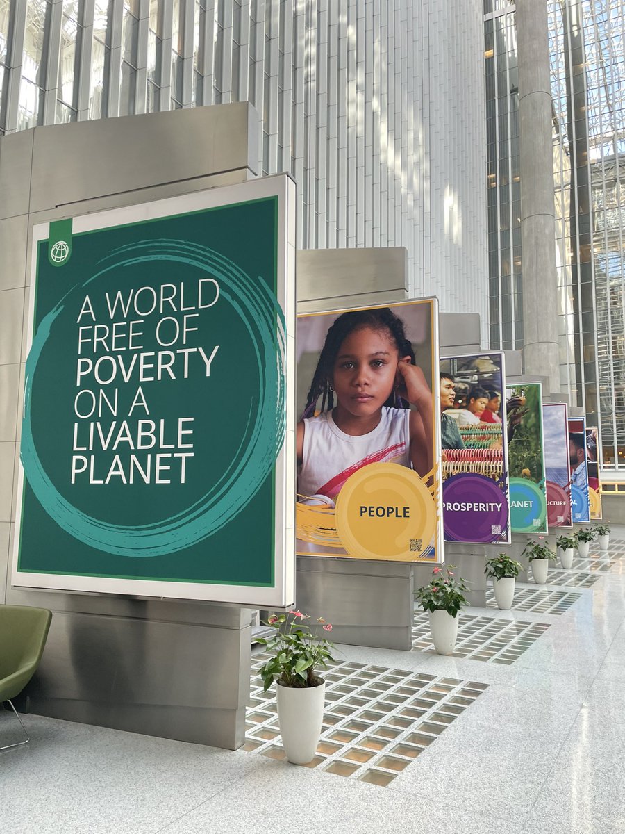 Super busy visit to @WorldBank HQ in Washington D.C. Productive meetings with @dfat to discuss our long-standing partnership in #SouthAsia on #connectivity, #livelihood & #gender. Great to meet colleagues& friends, and to soak in the crisp winter sun!