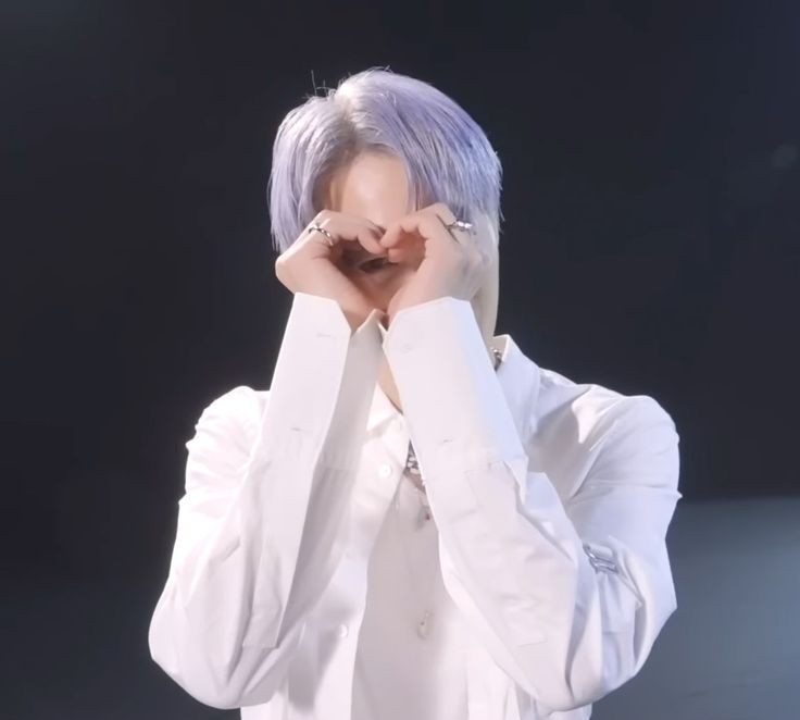 kimkai88exo_'s tweet photo. دلم برای این قلب‌‌های کیوتی که برامون درست میکرد تنگ شده. خیلی دلم براش تنگ شده:(
@weareoneEXO #KAI https://t.co/58U5p7zdnG