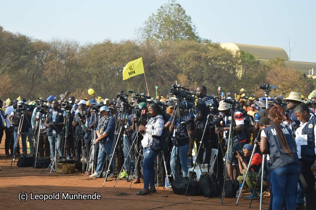 When @NewZimbabweCom readership stagnated at 1.5 million visitors, facing growing competition from other emerging online publications, it was clear strategies had to change. 🔸Follow my journey below as I seek to improve its news distribution system👇 medium.com/zimbabwe-entre…