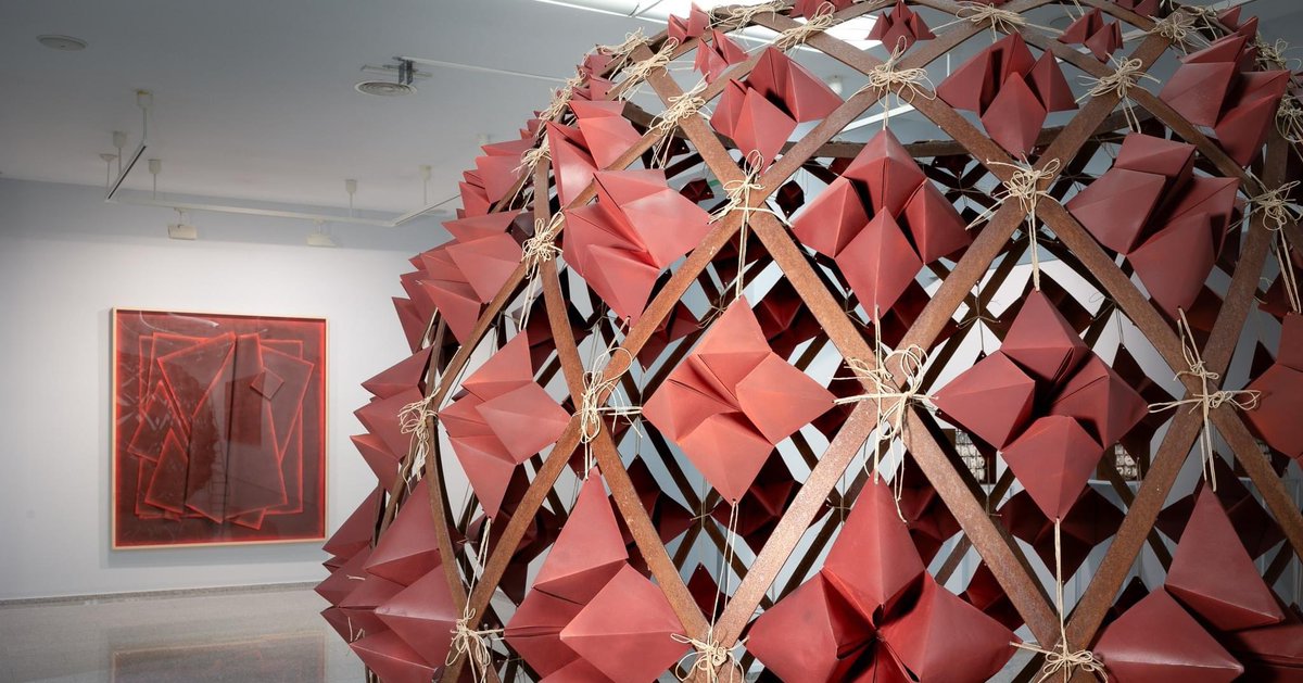FundacionBcja's tweet photo. 🎨El color y la materia son dos de los aspectos en los que profundiza #NandaBotella en su trabajo, del que se pueden ver 40 piezas en la exposición "El color de la intuición. Nanda Botella" en la sala de exposiciones Glorieta en #Sagunto. https://t.co/lMzeBFQiit