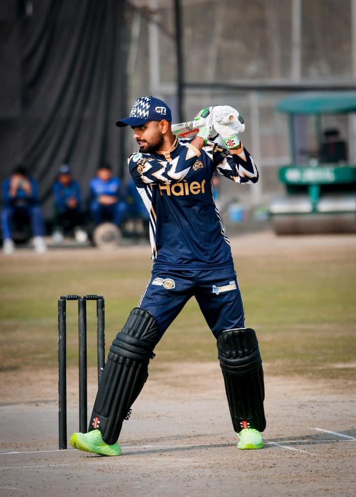 ahmiii_world's tweet photo. @babarazam258 Aafton k dor main , chain ki ghari ha tooo 🥀❤️‍🩹. show me a cricketer more handsome than him 👑🥀
#BabarAzam 
#ElectionResults https://t.co/LTLgHPyVDM