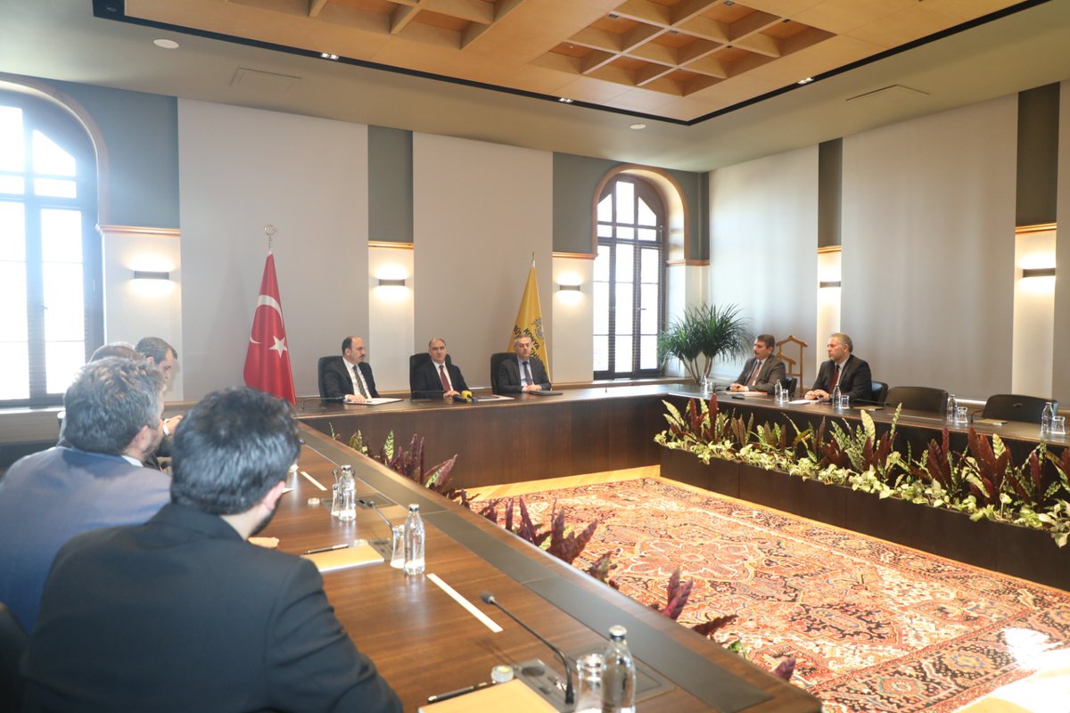 1⃣ Valiliğimiz himayelerinde; Büyükşehir Belediyemiz ve İl Milli Eğitim Müdürlüğümüz arasında “Gençlik Spor ve Eğitim Hizmetlerine Dönük Faaliyetlerin Düzenlenmesi”ne ilişkin protokol Valimiz Sayın Vahdettin Özkan, Büyükşehir Belediye Başkanımız Sayın Uğur İbrahim Altay ve ++