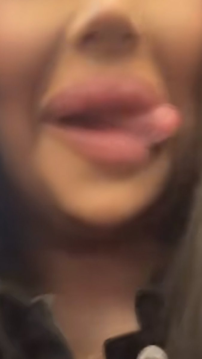 lyly_k_in_paris's tweet photo. Devinette : a qui appartient cette jolie langue ? #lauralempika #millajasmine #leamary #maevaghennam #sokahina #manontanti #jazztvshow #jelena #sarahfraisou #roubaba #fidji https://t.co/HjcyQVbHIq