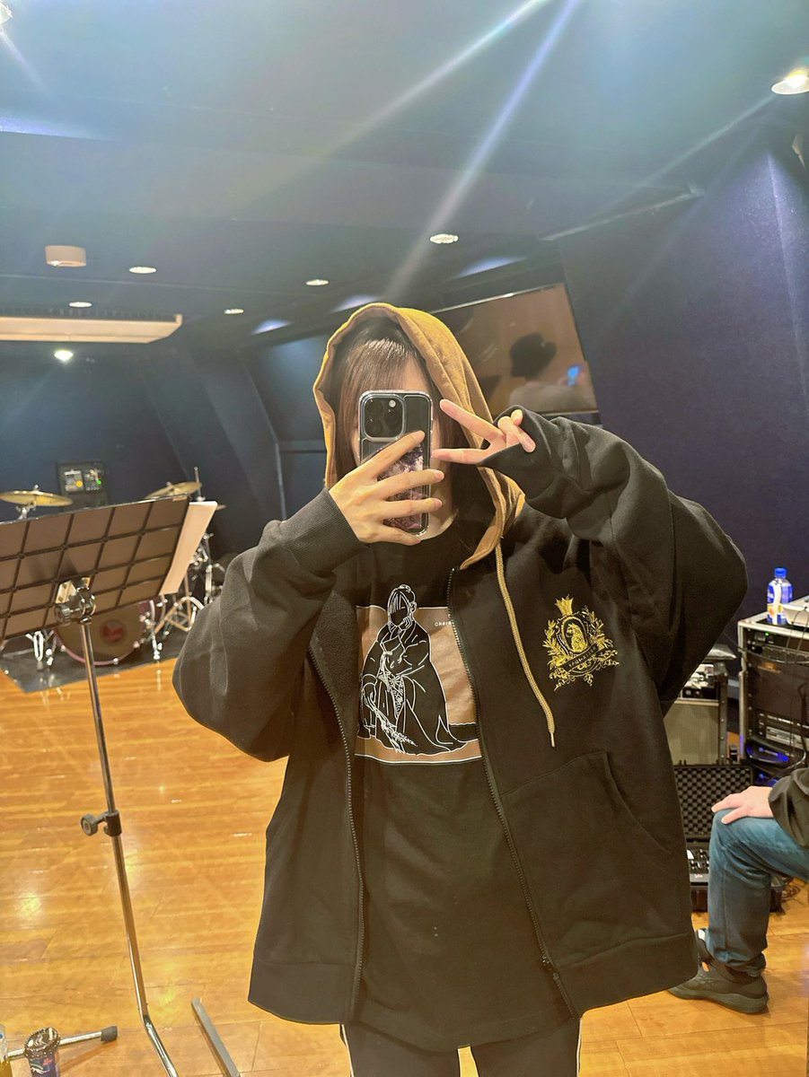 りえ高パーカーは、ビッグシルエットタイプなので、Mサイズでこんな