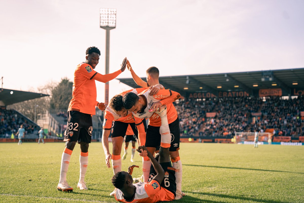 FCLorient's tweet image. Chorégraphie travaillée ou impro ? Jeu concours ! 🎁

Envoyez-nous une photo à 5 dans la même position et on vous fait gagner des places pour Lorient-Nantes !

📧 communication@fclorient.bzh