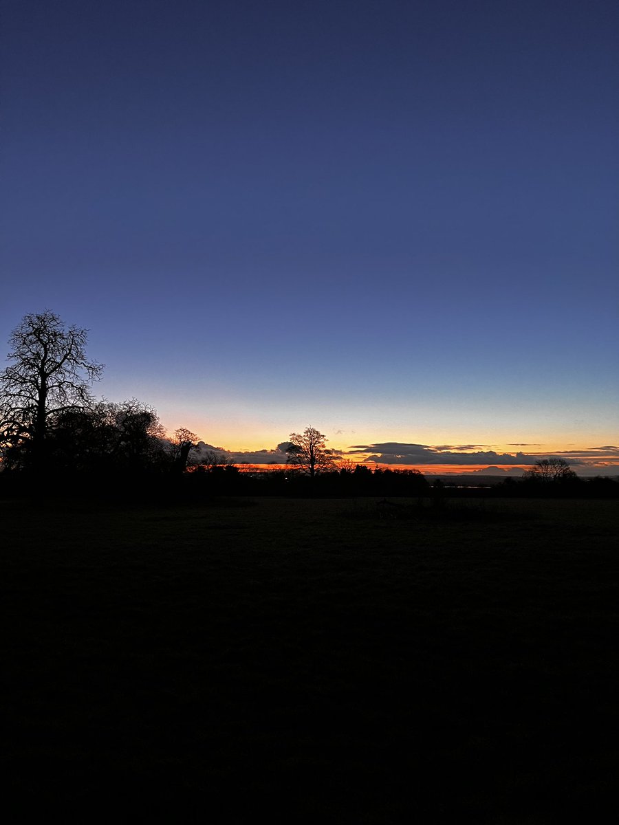 Haven’t tweeted for a while …. Or do we have to say ‘xed’ ? 🤷‍♀️
Sunrise this morning. 
Spring is coming!