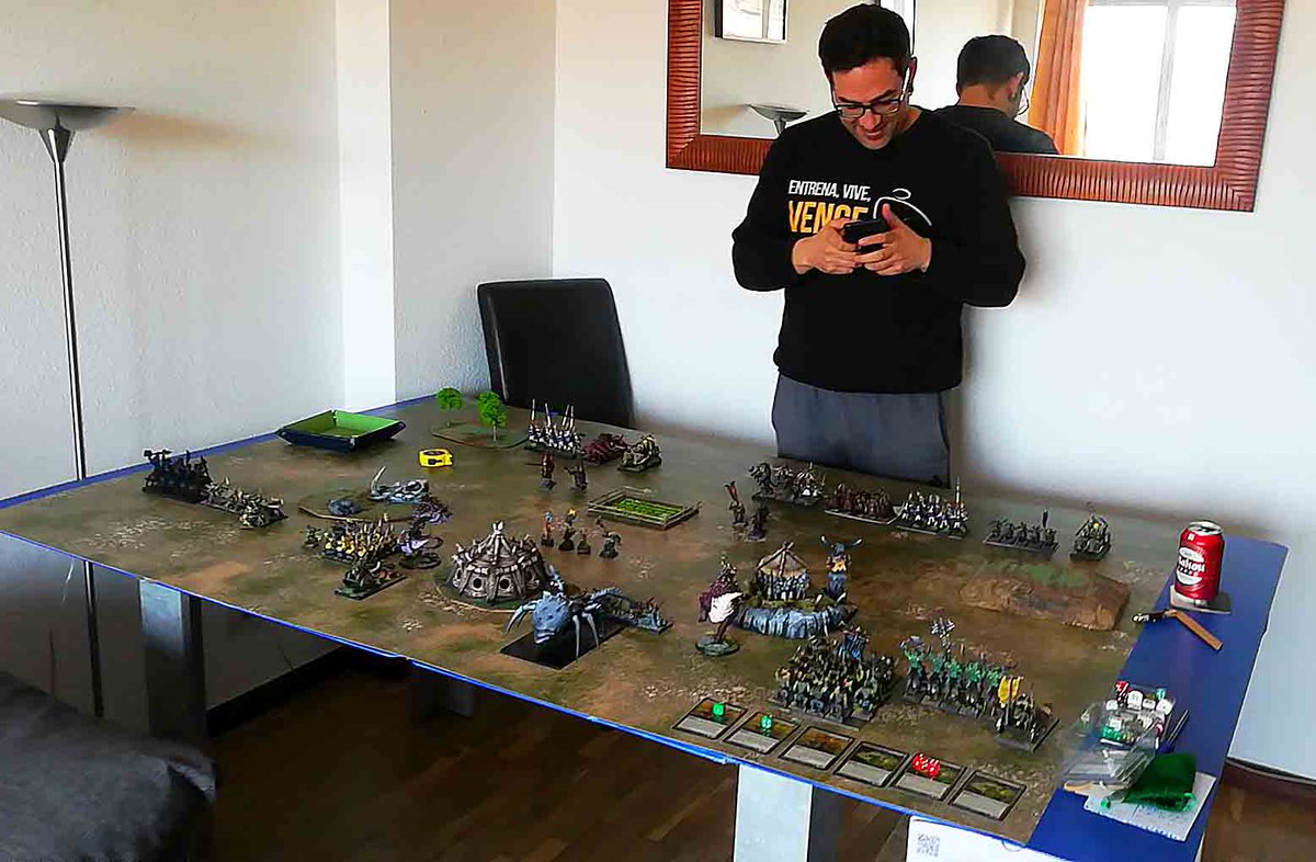 Finde norteño probando listas de OyG y Caos, a 2000 y 1500 con Sexta Ampliada. Con el tío <a href="/manel_wh/">#manel</a>. Estrenando además los nuevos dados y bandeja de #PicnicenDrakenhof, cortesía de <a href="/AkaroDice/">AkaroDice</a>.