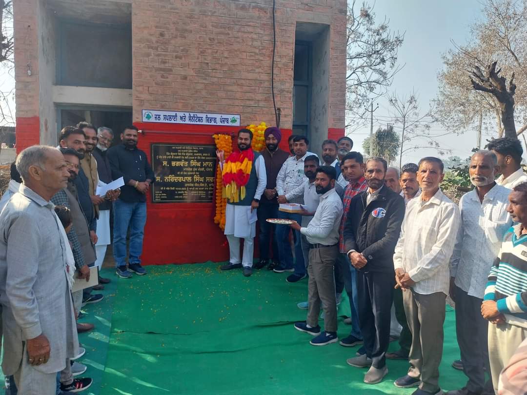 NarinderSawna's tweet photo. ਪਿੰਡ ਗੰਜੂਆਣਾ ਵਿਖ਼ੇ ਕਰੀਬ 23 ਲੱਖ ਦੀ ਲਾਗਤ ਨਾਲ ਬਣਾਈ ਜਾਣ ਵਾਲੀ ਪਾਣੀ ਵਾਲੀ ਟੈਂਕੀ ਦਾ ਨੀਂਹ ਪੱਥਰ ਰੱਖਿਆ| #AamAdmiParty #Fazilka #ਤੁਹਾਡਾ_ਸੇਵਾਦਾਰ_ਤੁਹਾਡੇ_ਵਿੱਚ
#Narinderpal_Singh_Sawna_Fazilka
#Development #Projects #FazilkaFirst #Urban_n_Rural_development
#DevelopFazilka #fazilkadevelopment https://t.co/MKWOwSYi6E