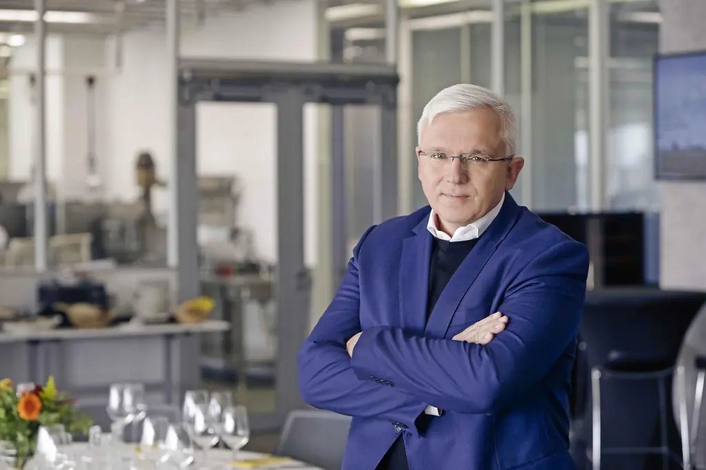 Zajímavý rozhovor s novým šéfem <a href="/makrocr/">MAKRO ČR</a> Jiřím Nehasilem. O tom, že jde vystoupit ze slevového tobogánu, o tom, jak uspět s malými prodejnami uprostřed měst, i o tom, jakou změnou procházejí kuchyně českých restaurací. seznamzpravy.cz/clanek/ekonomi…