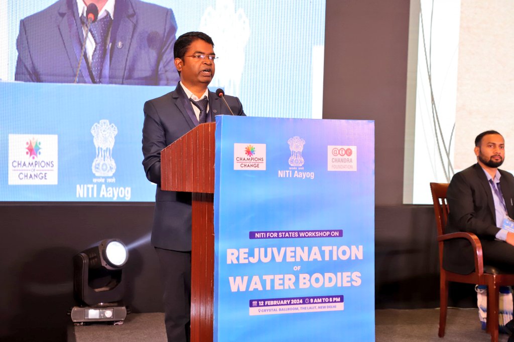 NITIAayog's tweet photo. The #StateSupportMission of #NITIAayog organised a workshop on “Rejuvenation of Water Bodies,” as a part of #NITIStateWorkshopSeries,  in New Delhi today. In the first session, the participating Block Development Officers shared their experiences and achievements from water conservation and rejuvenation work done in their respective blocks. Dr. P.S. Brahmanand, Project Director, WTC, ICAR-IARI moderated the session. More than 83,000 water bodies have been rejuvenated across the country under the vision and inspiration of Hon’ble Prime Minister. 

#NITIforStates #AmritSarovar #WaterConservation  #SSM  #NITIStateWorkshopSeries #WorkingWithStates  #JalShakti