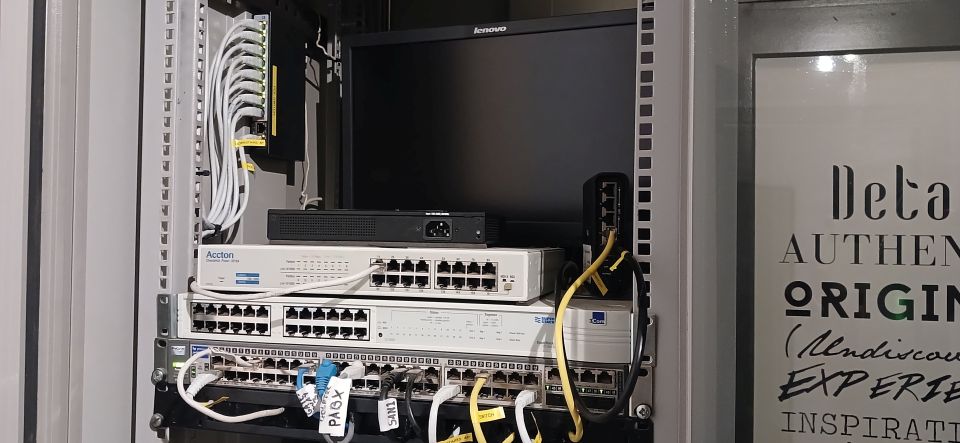 Cabling_Company's tweet image. 🔌 Our latest project in Houtbay was a network cable installation for a client&apos;s office. Now they can enjoy blazing-fast internet speeds! 💨💻 #networkcableinstallation #officeupgrade #Houtbay