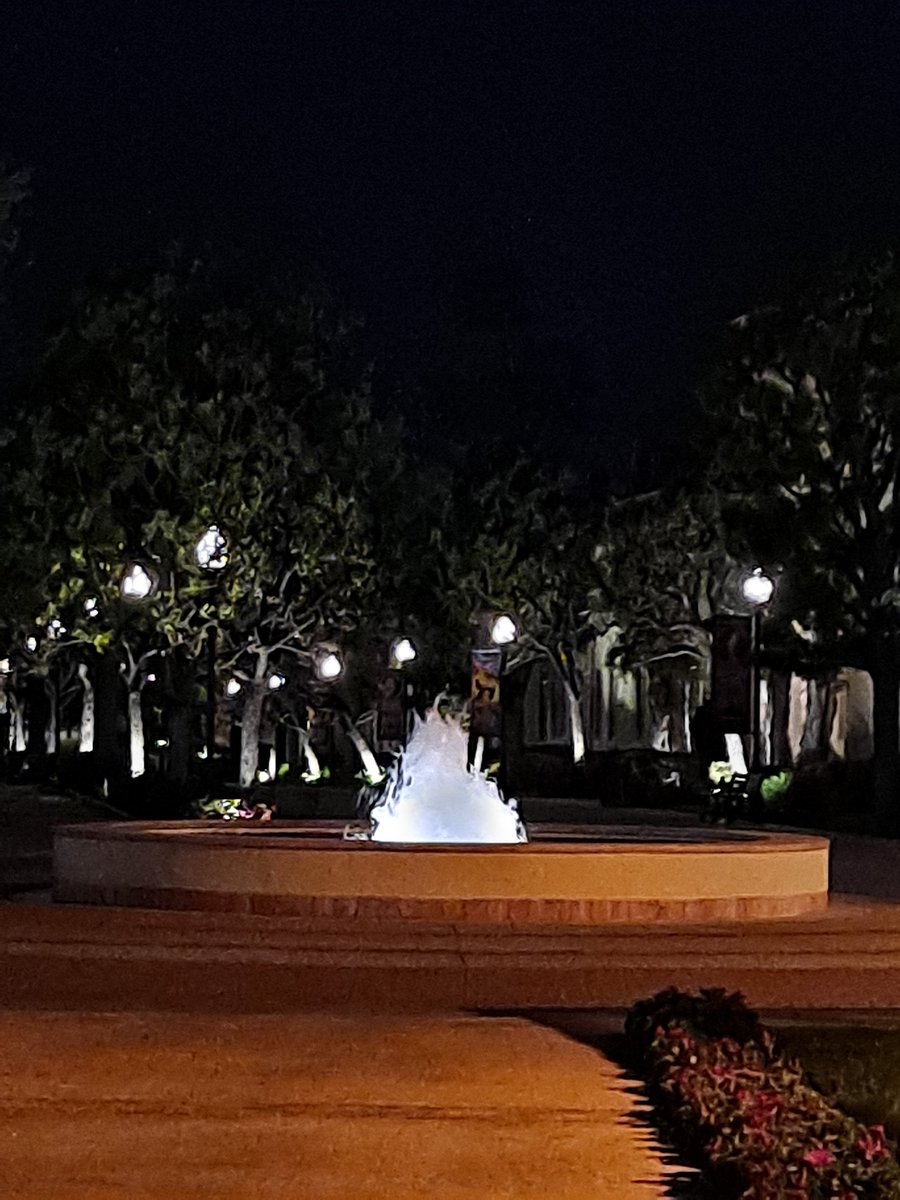 nightlounge24's tweet photo. #WeekF #AlphabetChallenge
F is for Fountain https://t.co/fB3sFXFw10