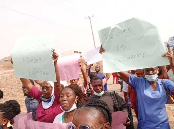 MobilePunch's tweet photo. JUST IN: Abuja nurses protest new certificate verification guidelines

https://t.co/6s5DvHoVkd https://t.co/4QvgQsUyLv