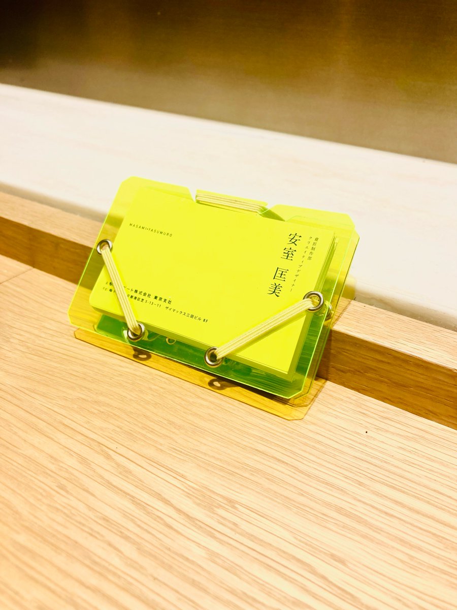 muroqqqqu's tweet photo. アップし忘れていたのですが、@nkmy_prnちゃん激推しの名刺入れを購入しました!ムラマツさんの蛍光黄色が可愛すぎてお揃いです😊
メチャクチャ使いやすい。 https://t.co/swoCLmCLbH